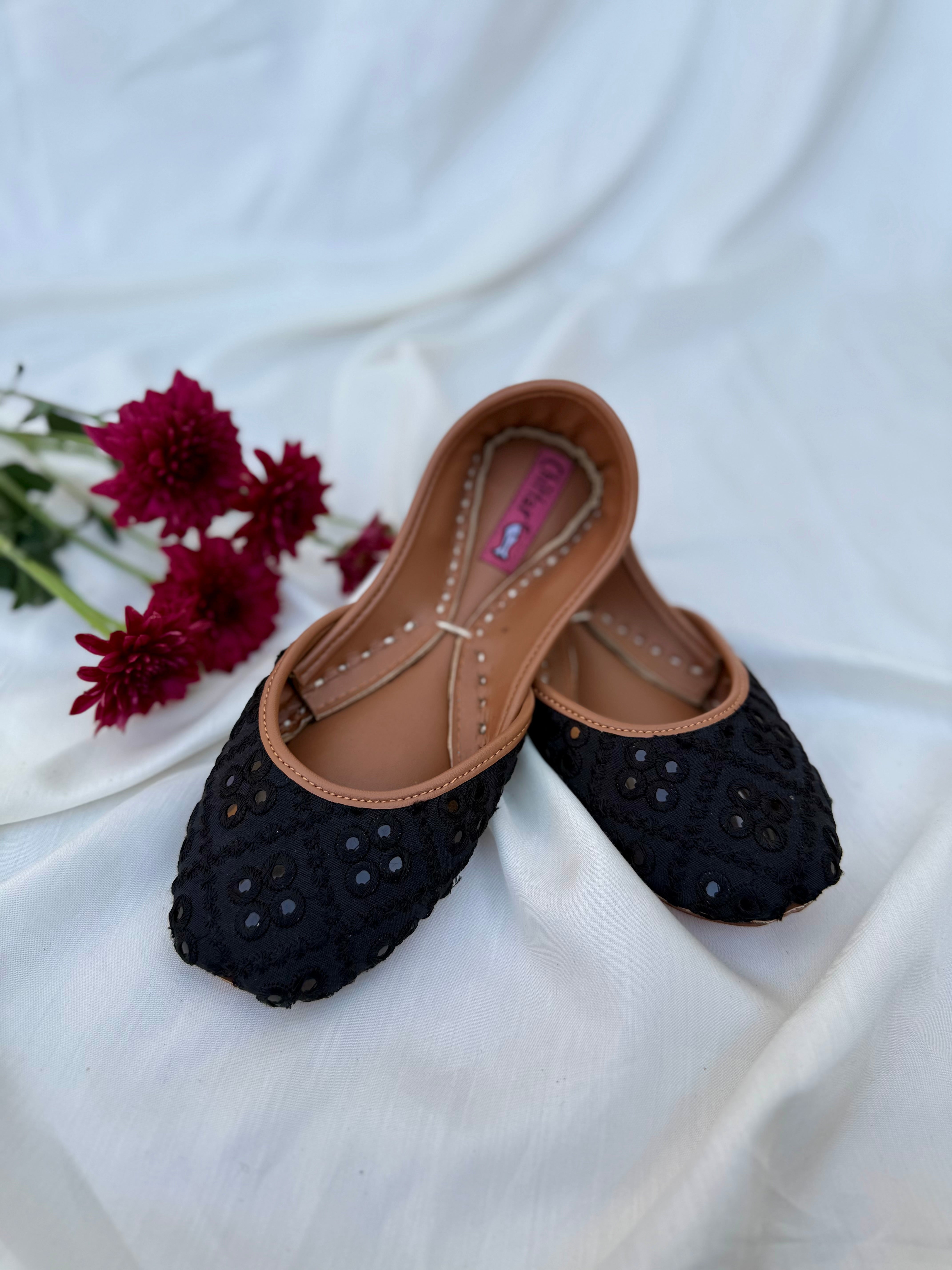 Inara- Black